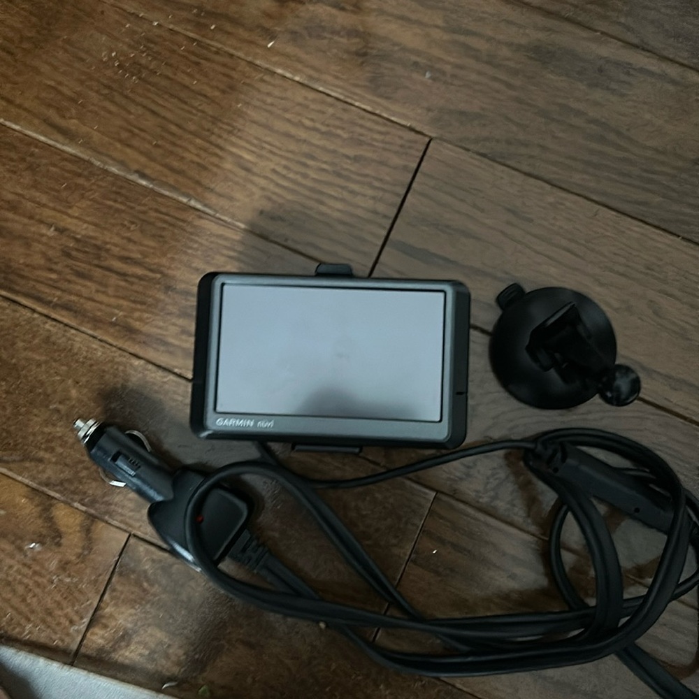 Garmin Nuvi GPS Navigation with Car Charger and Mount